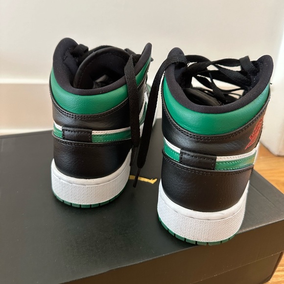Air Jordan 1 Mid GS 'Black Pine Green' – Size US 3.5 Y - Picture 2 of 6